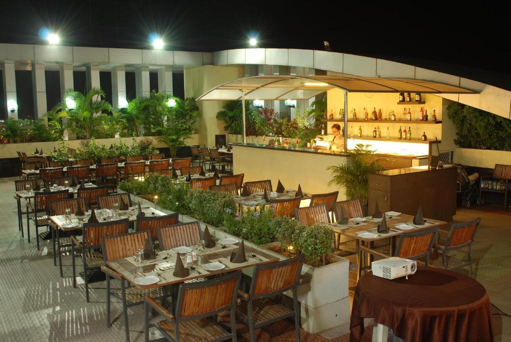 Готель Ambience Executive Pimpri-Chinchwad Ресторан фото