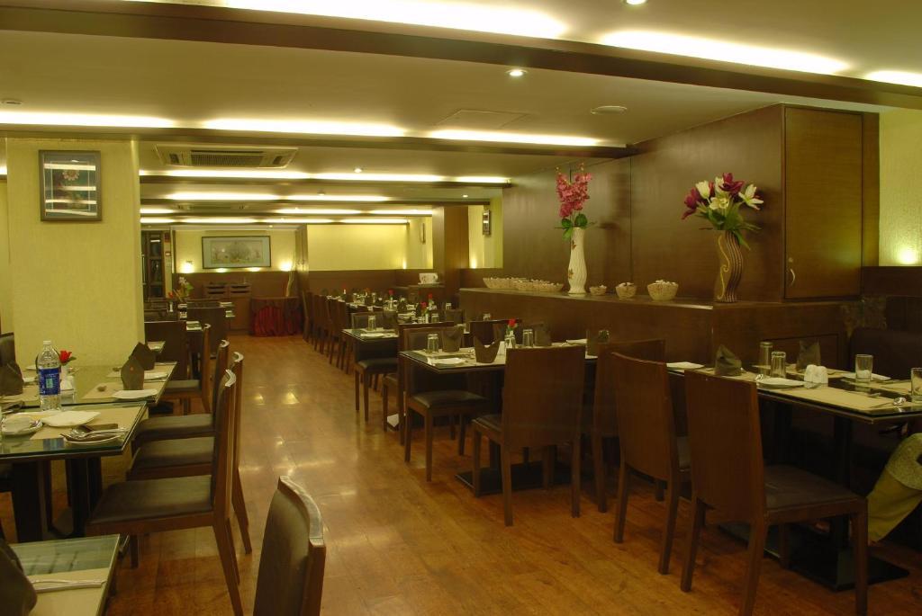 Готель Ambience Executive Pimpri-Chinchwad Ресторан фото