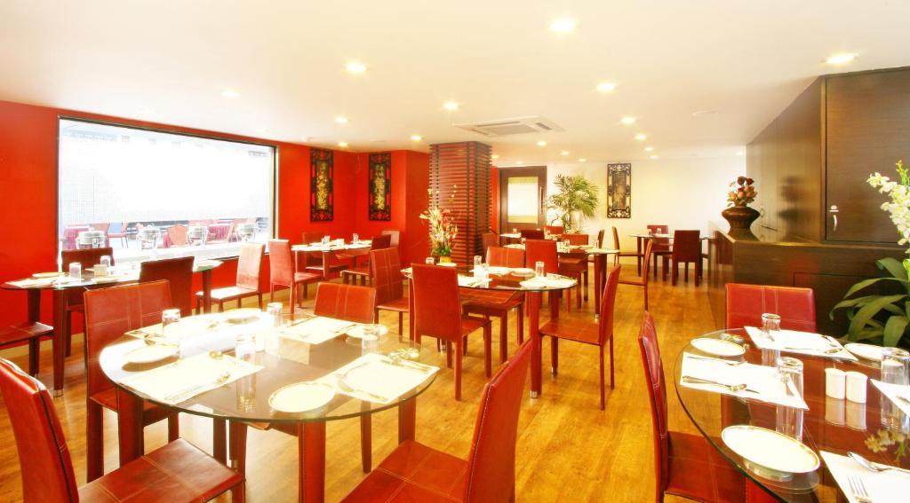 Готель Ambience Executive Pimpri-Chinchwad Ресторан фото