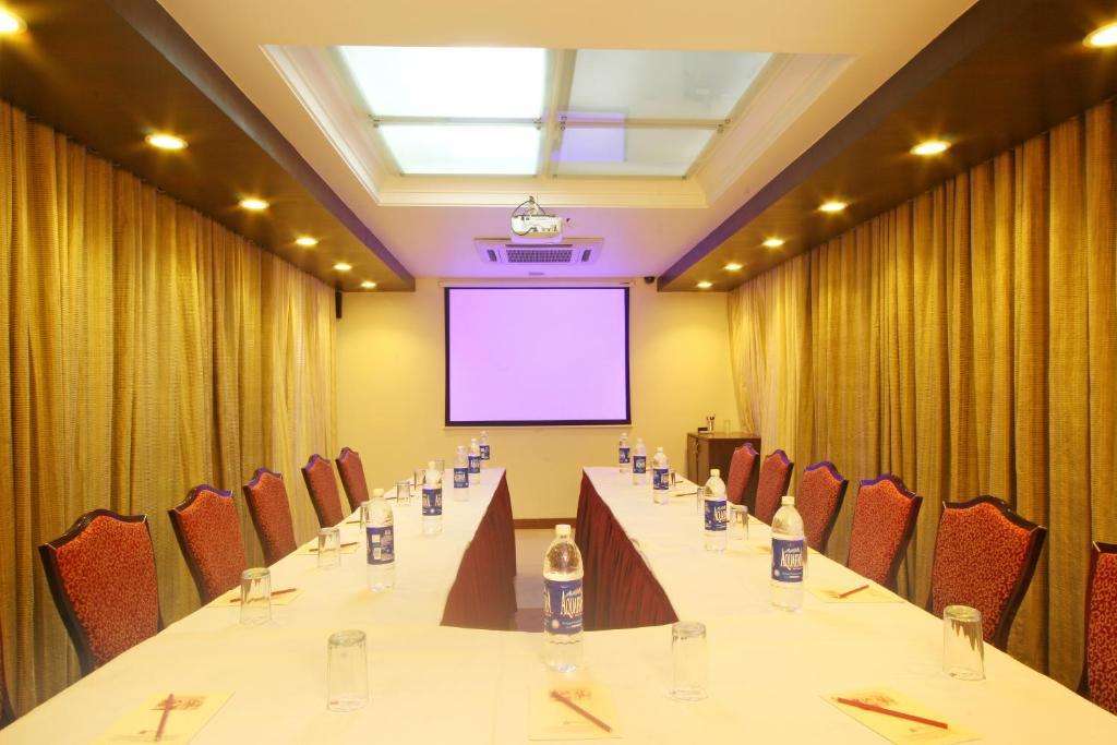 Готель Ambience Executive Pimpri-Chinchwad Бізнес фото
